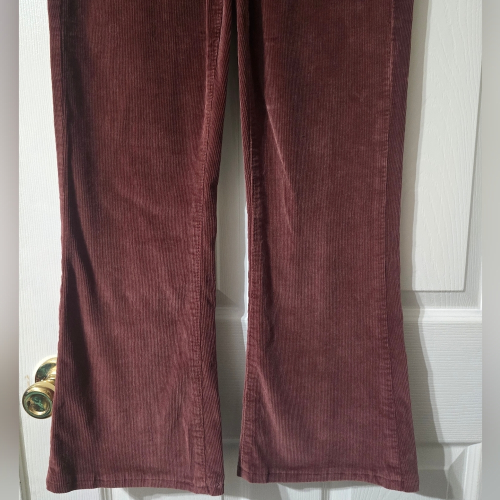 American Eagle Super High Rise Rusty Red Corduroy Flare Pants, Size 4, EUC! - Picture 4 of 13